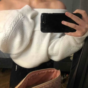  - En jätte fin off shoulder tröja från chiquelle. Stl S med prislappen kvar💕