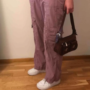  - Lila cargobyxor! 💜 färgen syns bäst på första bilden!