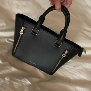  - Snygg Don Donna väska! Nytt skick. Mått 31*19*11