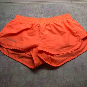  - Träningsshorts, passar S!
