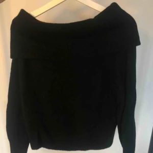  - Stickad offshoulder tröja 🎀 använd en gång!