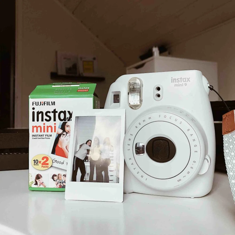 Instax mini 9 kamera + 10 bilder till 💚 Säljer då den aldrig kommer till användning, men den är som ny! Köp senast 5/4 och få den för 450 inkl frakt!! ☺️ (100 kr frakt) . Övrigt.