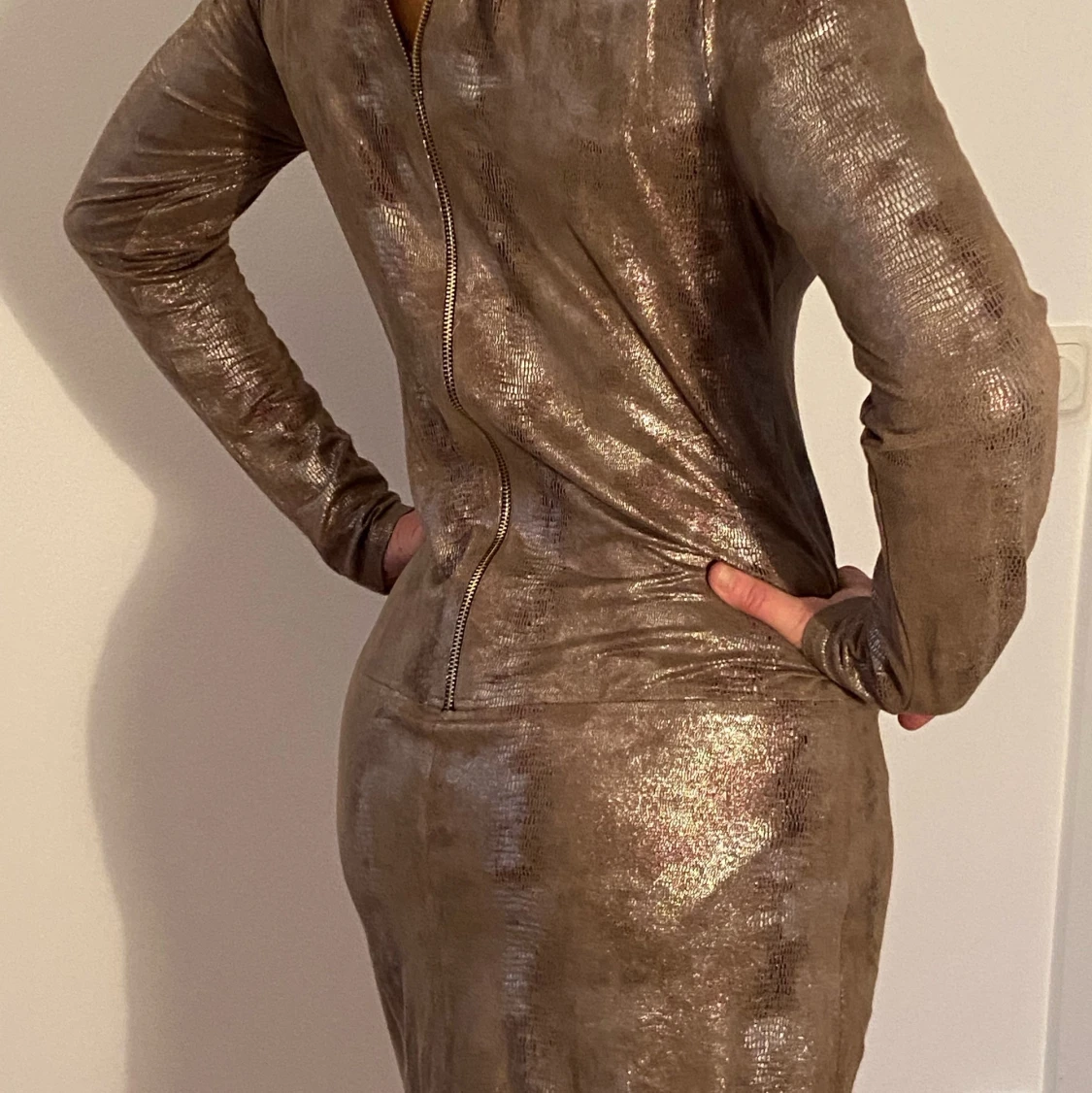 Gold shimmer dress  - 90