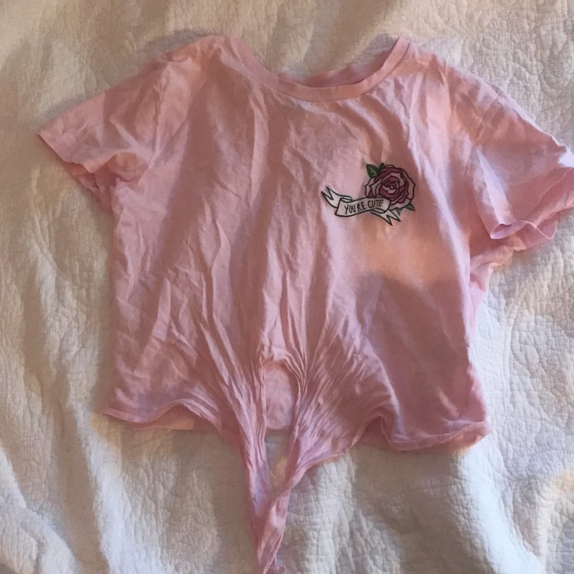 Rosa crop top med broderi - 90