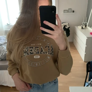 Hoddie - Hoddie från Gina tricot med knyte i midjan