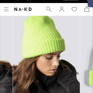 Neon mössa - säljer nu min neon mössa från nakd då jag inte använder den längre ⚡️✨ 50kr inkl frakt