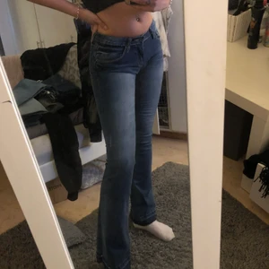 Vintage jeans - Storlek 34, lågmidjade, bra skick använder dem inte längre då de är för små, jag är 170cm 