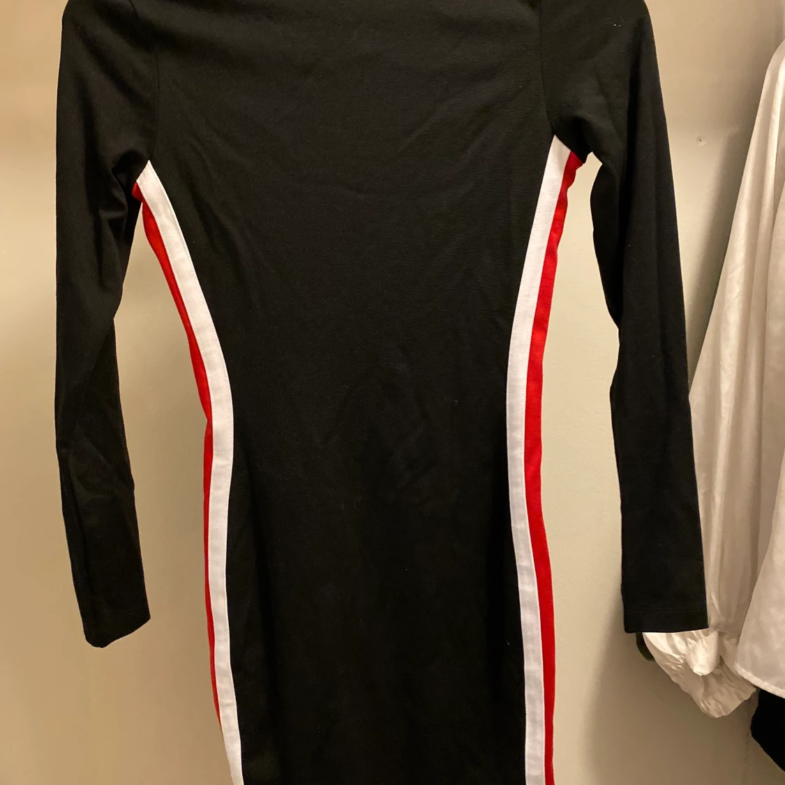 Svart tajt klänning - 90