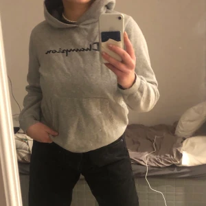 Championhoodie - Supersnygg championhoodie som är sparsamt använd. Passar xs-M beroende på hur du vill att den passar, jag har i vanliga fall M men passar bra som lite mer oversized på mindre storlekar💕