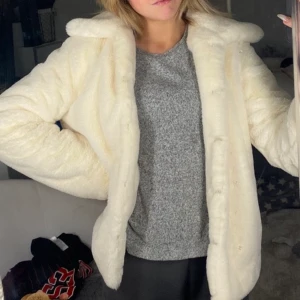 Jacka - Superfin Jacka från Bik Bok i storlek XS! 💕💕 Aldrig använd så säljer för 449kr! 