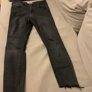 Jeans - Jeans från zara i okej skick. 