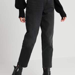 Monki jeans i modellen taiki high waist. De är i bra skick.