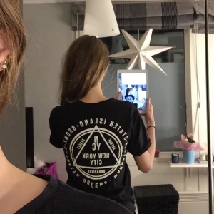 Cool T-shirt🖤 - Supercool unik T-shirt buda om pris. Välj själv vilken leverans du vill ha