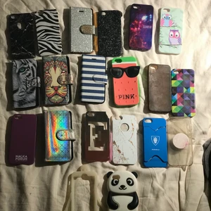 Mobilskal  - MASSA iPhone 5 mobilskal i olika skick🔮alla för 50kr alla är i lite olika skick vissa sämre men majoriteten är i bra skick men ser tydligt på bilden om ett skal är i sämre skick 