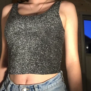 Glitter linne - Guldigt glitter linne i xs,frakt är 45