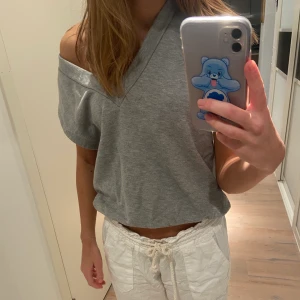 Grå väst! - Jättefin grå väst från gina tricot, knappt använd och därför som ny! Passar både xs-m💙