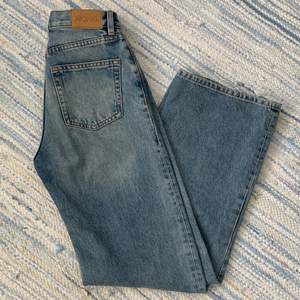 ”Wide leg” jeans från Monki i modellen Yoko, använda fåtal gånger. Frakt tillkommer!