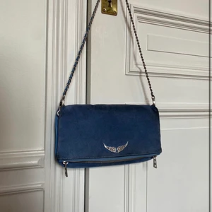 Söker någon av dessa väskor - Om du har någon av dom här två väskorna skriv till mig privat😋🥴