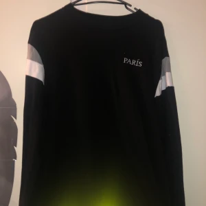 Tröja - Oanvänd tröja svart