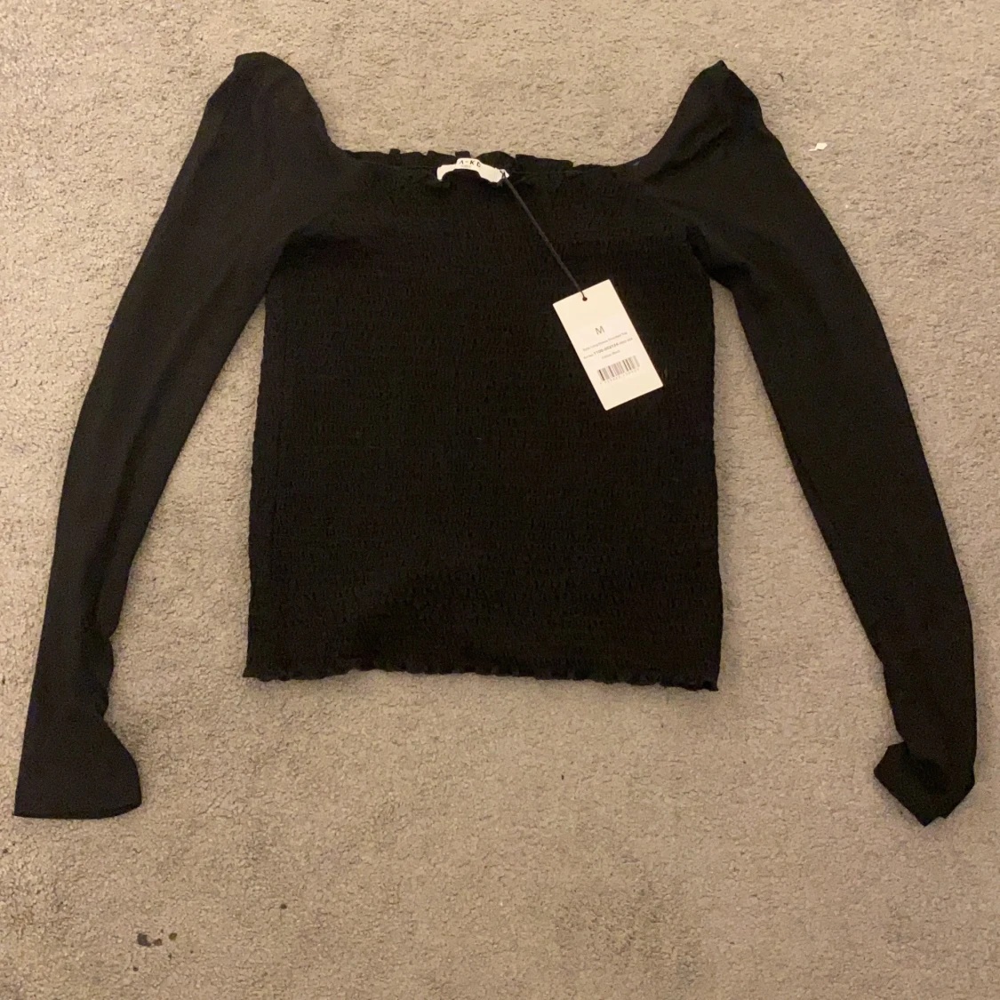 Helt oanvänd tröja från NA-KD - 90