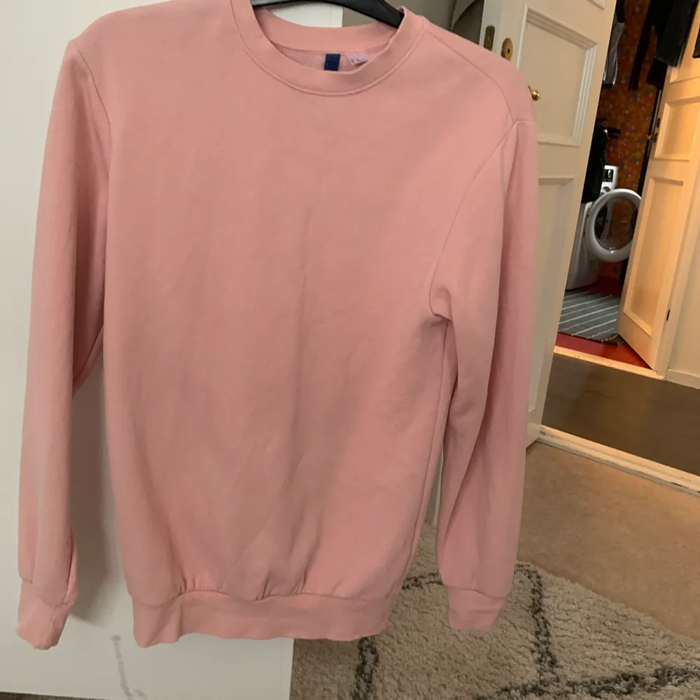 Rosa sweatshirt som jag knappt använt:). Tröjor & Koftor.