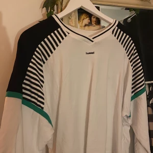 Långärmad tröja - Endast använd 1 gång. (Inte spårbar) Frakten ingår i priset!