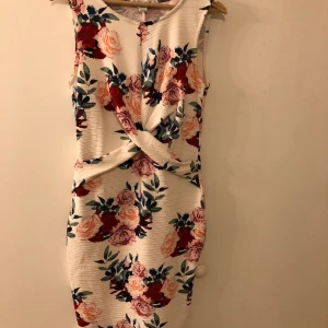 Klänning newyorker st: 42 - Har använt bara en gång