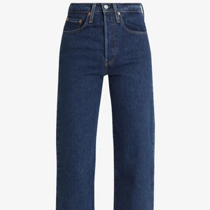 Levi’s Ribcage Straight - Första bild lånad, knappt använda, säljer för att de tyvärr blev försmå, väldigt bra passform. Köpte för 1200kr och säljer för 350kr 