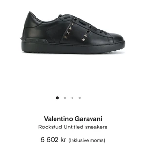 Valentino sneakers - ! Intressekoll ! På mina snygga valentinos i storlek 40, helt okej skick, nypris ligger på 6600💓💓😁 lådan och dustbagen finns även kvar
