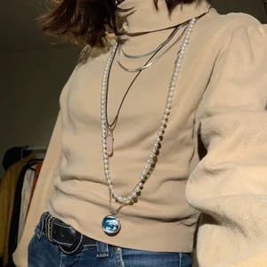 Beige tröja :) - 🚨ALLT PÅ MIN SIDA 30KR!!🚨 har puffiga ärmar och är superfin men kommer inte till användning tyvärr. Köparen står för frakten 🥰