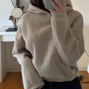 Hoodie - Säljer min zara hoodie då jag knappt använt den💞