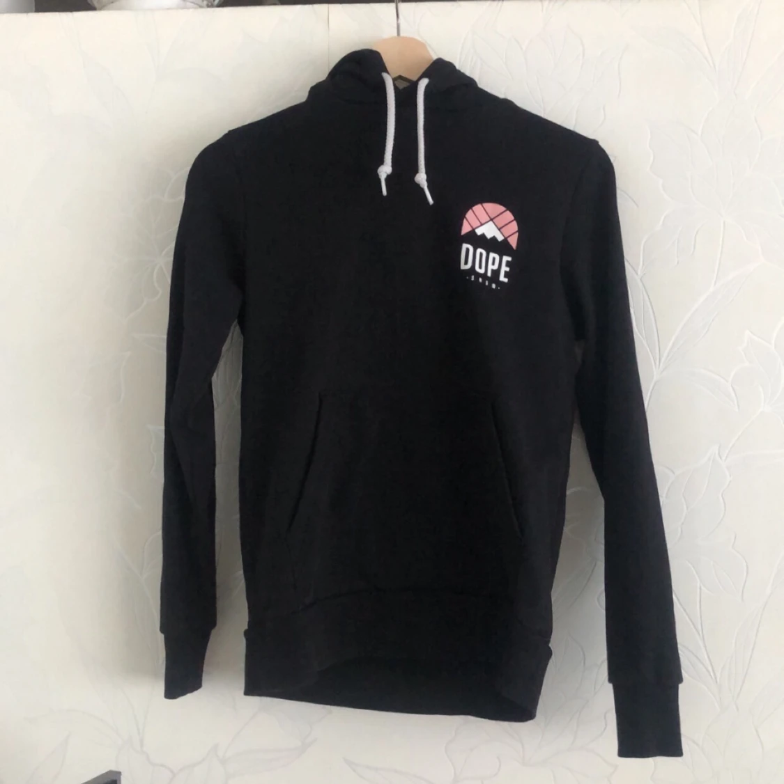 svart rosa dope hoodie