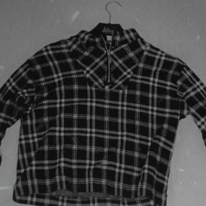 Plain svårt/but tröja, kappa - Använd ett par gånger i vintras, inte min stil längre, xs-xxs sparsam