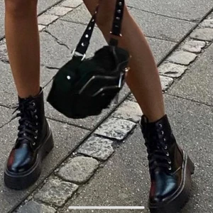 Boots - Jätte coola boots från Gina tricot! Helt slutsålda! Andvända fåtal gånger!. Dom är normala i storleken! 💞