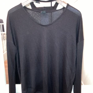 Tröja/topp ginatricot - Använd ett par gånger, i bra skick. Från ginatricot.