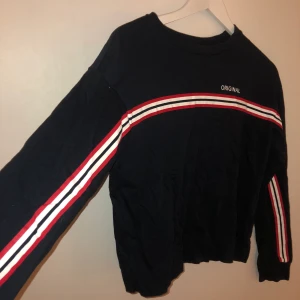 Snygg tröja  - Säljer denna tunna snygga tröja den H&M då den inte passar mig. Tröjan är tunn och bekväm söt snygg.