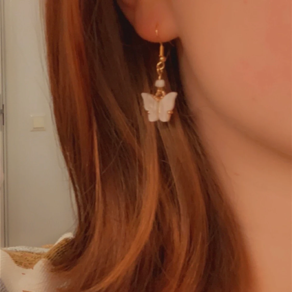 Guldörhängen blå fjäril  - 90