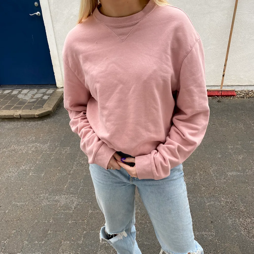 Sweatshirt i rosa. Kill modell. ✨💘 Ej använd så mycket. Köparen står för frakten. ✨. Tröjor & Koftor.