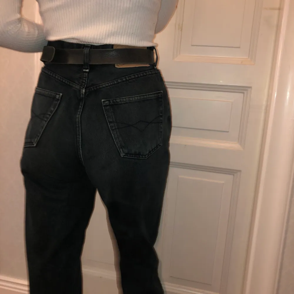 Dessa snygga 90-tals jeans har jag tyvärr växt ur. Priset inkluderar frakten.. Jeans & Byxor.