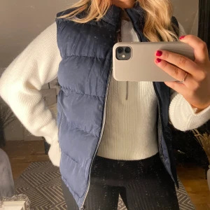 Blå tjock väst - Blå tjock väst