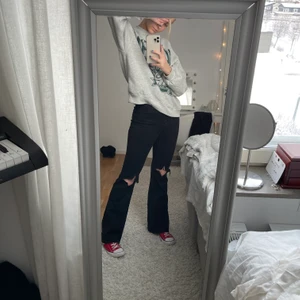 Bootcut jeans - Svarta bootcut jeans från crocker!! Nypris 700kr❤️