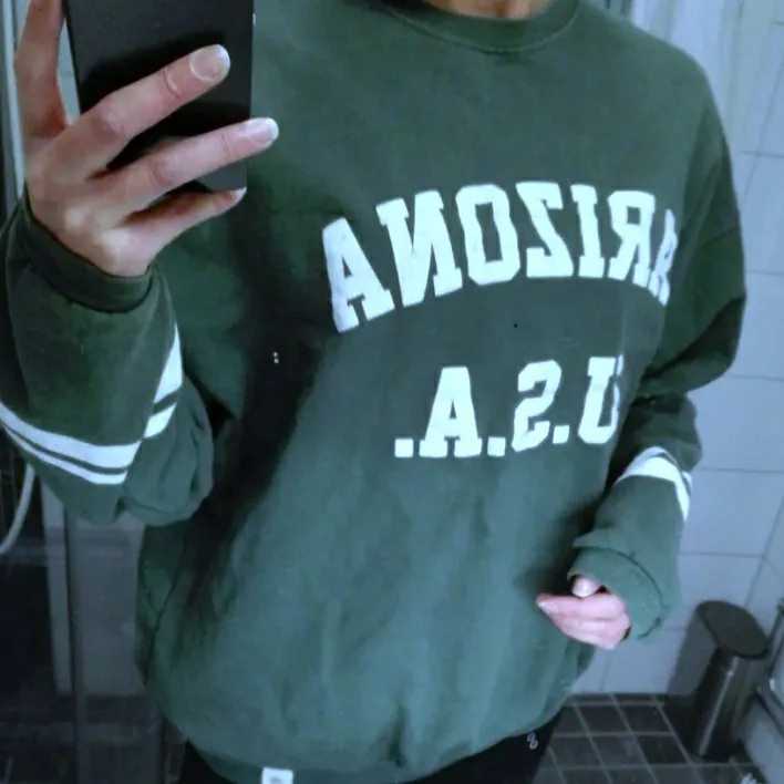 Mysig sweatshirt från Pull and bear, använd en handfull gånger 🌵 frakt ej inkl. Tröjor & Koftor.