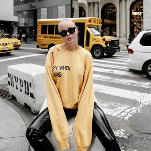 Bik bok x Elsa Hosk byxor - Byxor från Elsa Hosk x Bik Bok, första bild lånad den andra är min egen. Använda 1 gång, storlek XS. Skickas samma dag eller dagen efter med postnord.