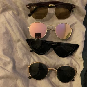 Solglasögon - 4 par solglasögon. Ray ban-brillorna är inte äkta. Säljer helst alla på en gång, 80kr för alla TILLSAMMANS.