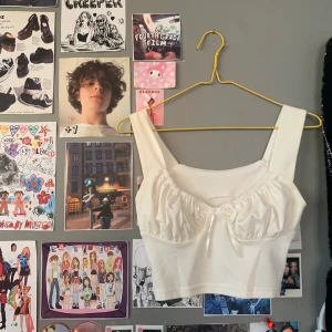 Linne - Jätte gulligt linne köpt på depop för 190kr i storlek xs