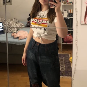 tröja med franskt motiv - snygg tröja med franskt motiv🥸 knytning vid magen och allmänt snygg