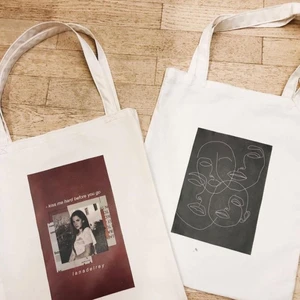 Tygkasse med kundens valfria bild - Perfekt tygkasse i beige färg. Kundens egna val vilken bild som ska tryckas på. OBS. detta är ett exemplar