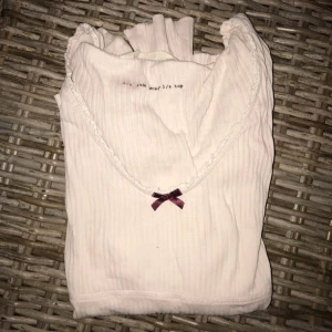  - Old Ribbed Jersey Top fr ODD MOLLY. I fint skick