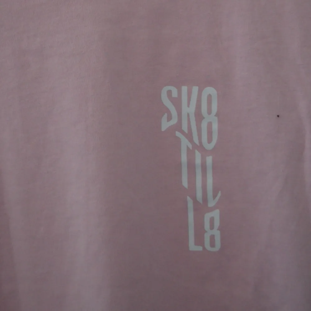 Sk8 til l8 tröja från h&m :). T-shirts.