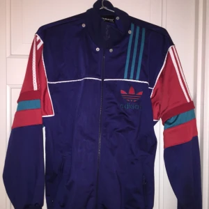  - Vintage adidaströja i fint skick 